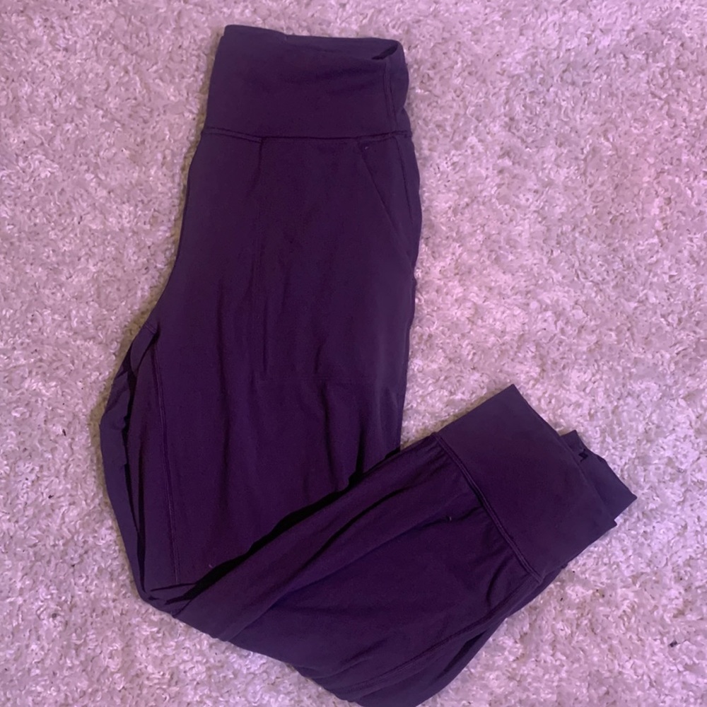 Lululemon capri size 6